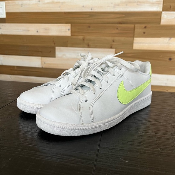 Like New Nike Court Royale White Barely Volt Neon‎ Yellow Green Swoosh Size 9.5 - Picture 1 of 8